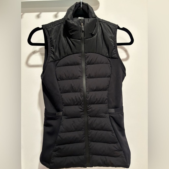 Lululemon Down for it All Black Vest - size 4 - Picture 1 of 4